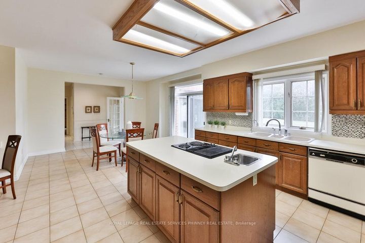Photo 19 at 2390 Mississauga Road, Sheridan, Mississauga