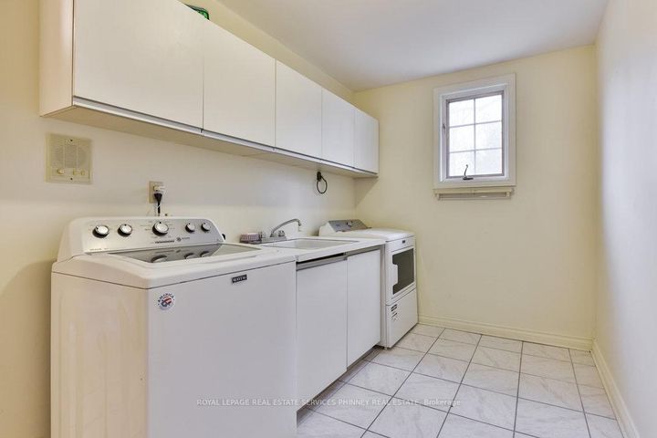 Photo 23 at 2390 Mississauga Road, Sheridan, Mississauga