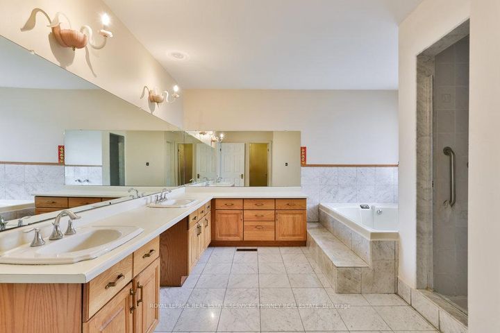 Photo 28 at 2390 Mississauga Road, Sheridan, Mississauga