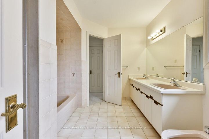 Photo 31 at 2390 Mississauga Road, Sheridan, Mississauga