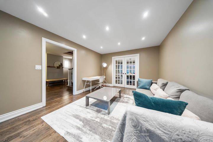 Photo 5 at 57 Longwater Chase, Unionville, Markham