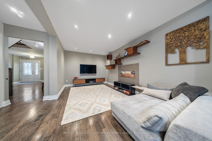 Photo 15 at 57 Longwater Chase, Unionville, Markham