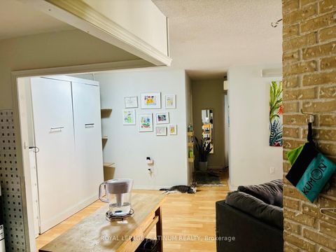 Photo 4 at 408 - 330 Dixon Road, The Westway, Toronto