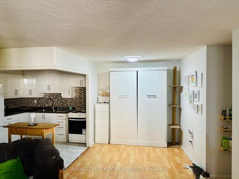 Photo 5 at 408 - 330 Dixon Road, The Westway, Toronto