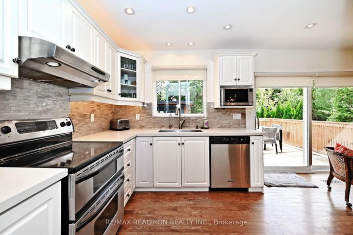 Photo 12 at 9 Karen Road, Donalda, Toronto