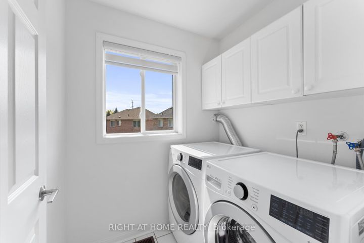 Photo 30 at 394 BAVERSTOCK Crescent, CL Clarke, Milton