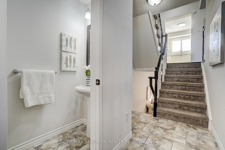 Photo 2 at 2543 Gill Crescent, RO River Oaks, Oakville