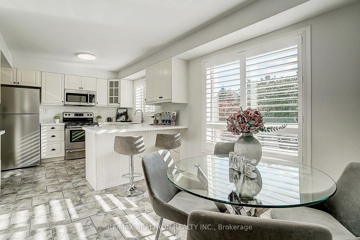 Photo 11 at 2543 Gill Crescent, RO River Oaks, Oakville