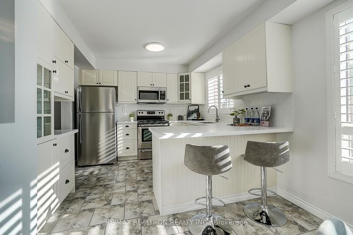 Photo 14 at 2543 Gill Crescent, RO River Oaks, Oakville
