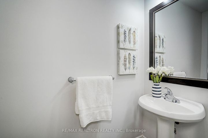 Photo 18 at 2543 Gill Crescent, RO River Oaks, Oakville