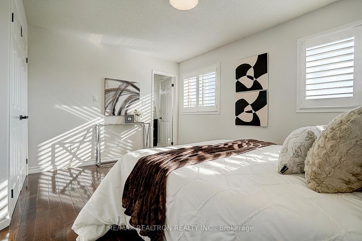 Photo 22 at 2543 Gill Crescent, RO River Oaks, Oakville