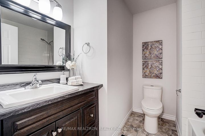 Photo 31 at 2543 Gill Crescent, RO River Oaks, Oakville