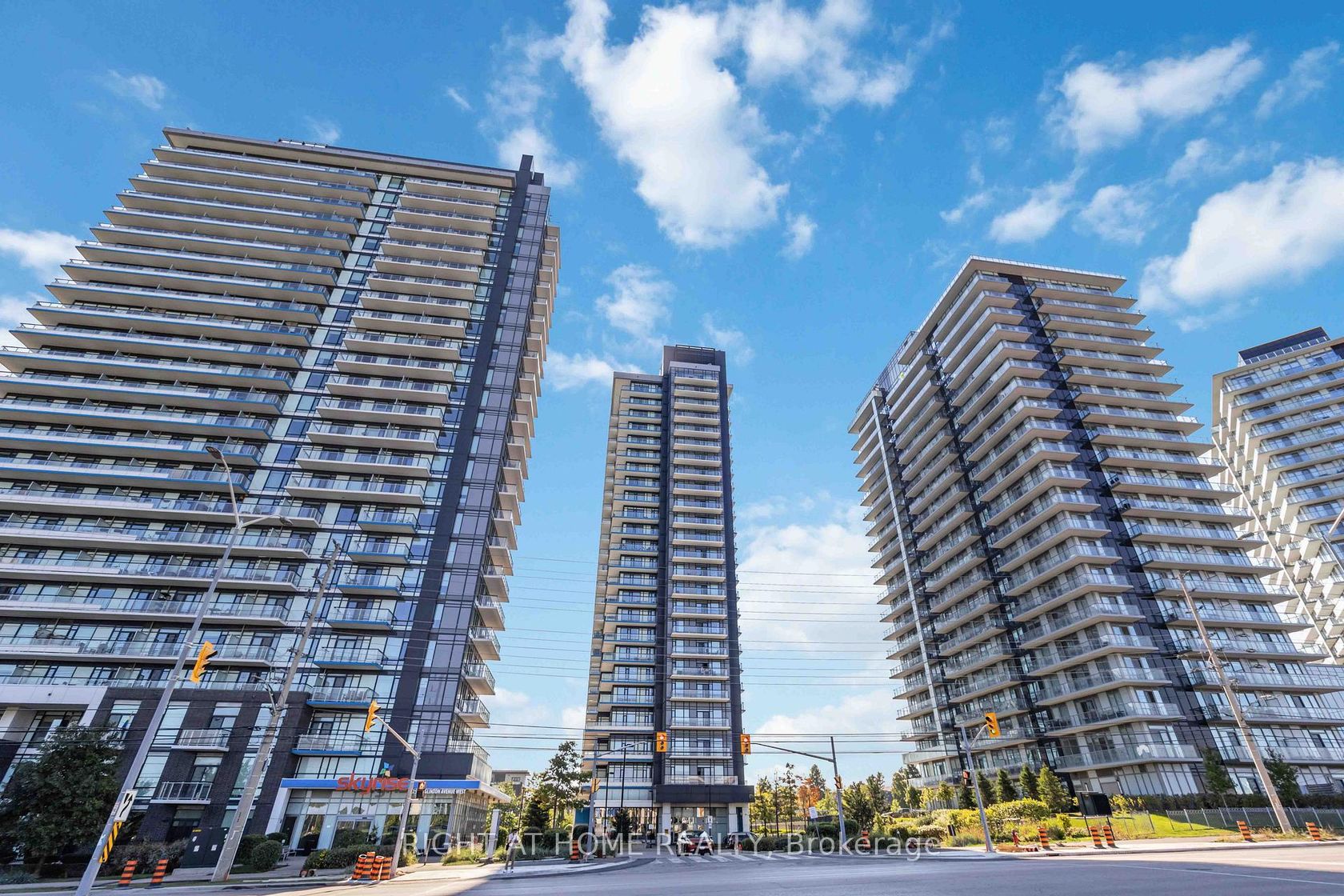 811 - 2560 Eglinton Avenue W, Central Erin Mills, Mississauga by Loree Meneguzzi Real Estate 811 - 2560 Eglinton Avenue W, Central Erin Mills, Mississauga