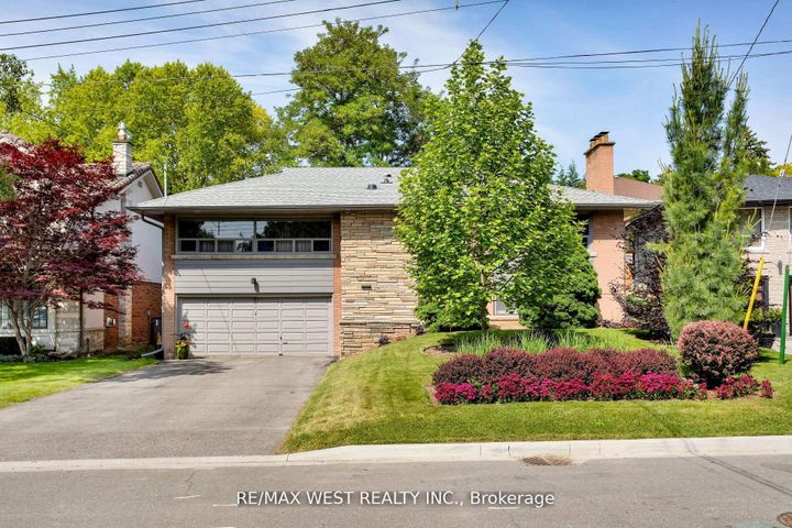 Photo 2 at 10 Vanellan Court, Queensway, Toronto