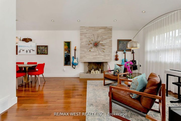 Photo 6 at 10 Vanellan Court, Queensway, Toronto