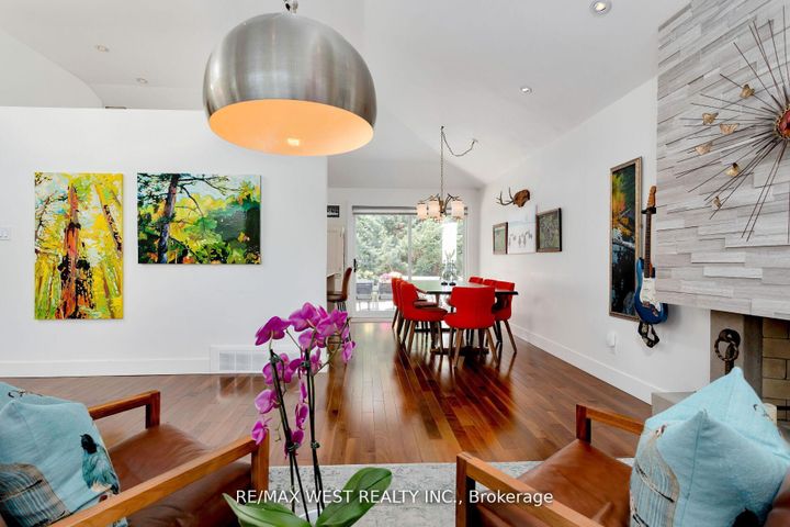 Photo 8 at 10 Vanellan Court, Queensway, Toronto