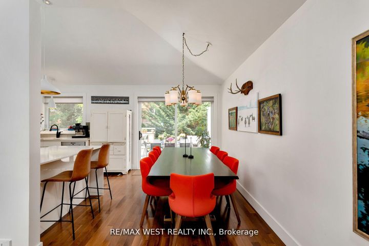 Photo 15 at 10 Vanellan Court, Queensway, Toronto