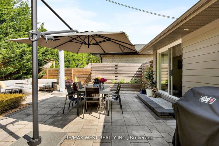 Photo 17 at 10 Vanellan Court, Queensway, Toronto