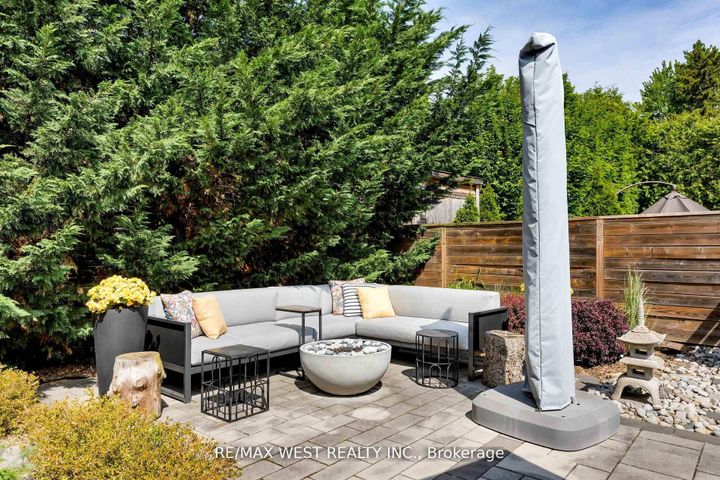 Photo 19 at 10 Vanellan Court, Queensway, Toronto
