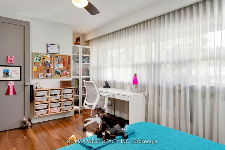 Photo 32 at 10 Vanellan Court, Queensway, Toronto
