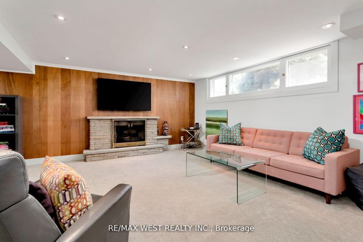 Photo 39 at 10 Vanellan Court, Queensway, Toronto