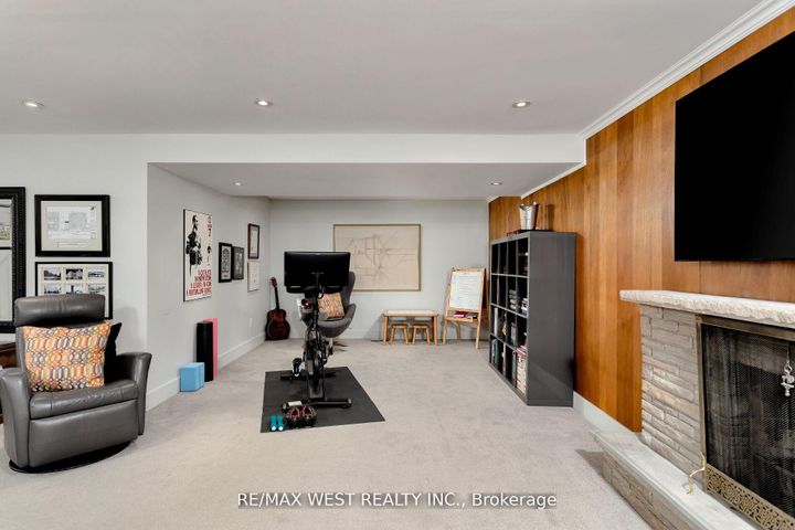 Photo 40 at 10 Vanellan Court, Queensway, Toronto