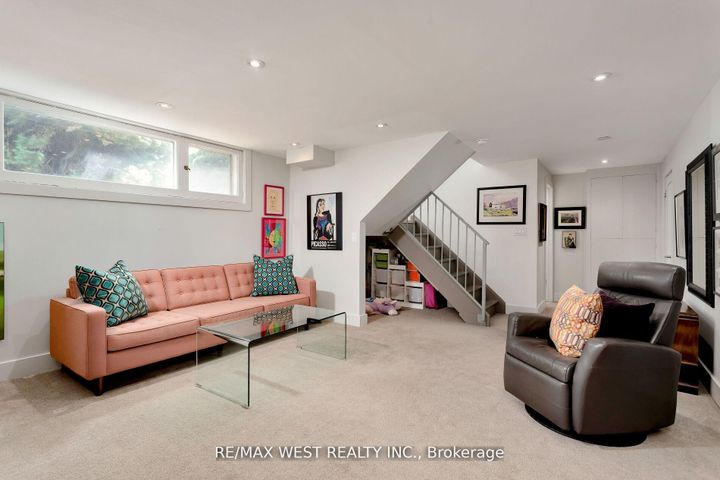 Photo 41 at 10 Vanellan Court, Queensway, Toronto