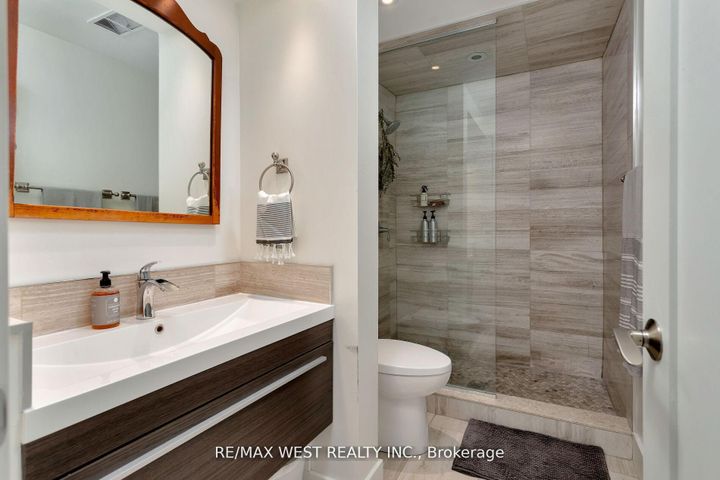 Photo 42 at 10 Vanellan Court, Queensway, Toronto