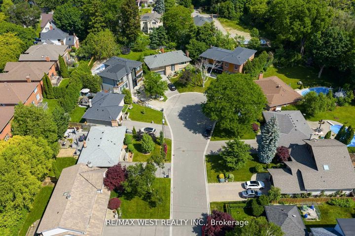 Photo 43 at 10 Vanellan Court, Queensway, Toronto