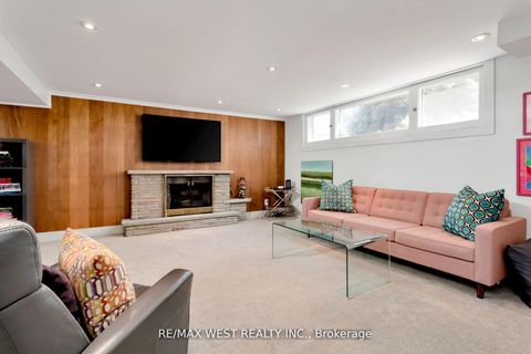 Photo 39 at 10 Vanellan Court, Queensway, Toronto