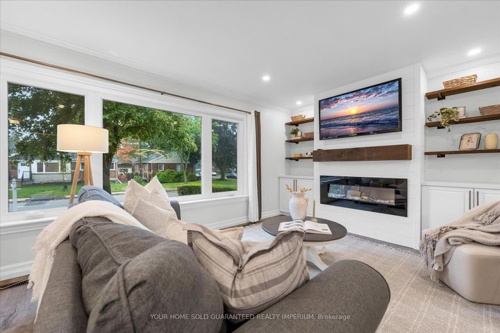 Photo 5 at 3 MULOCK Avenue, Sunninghill, Hamilton