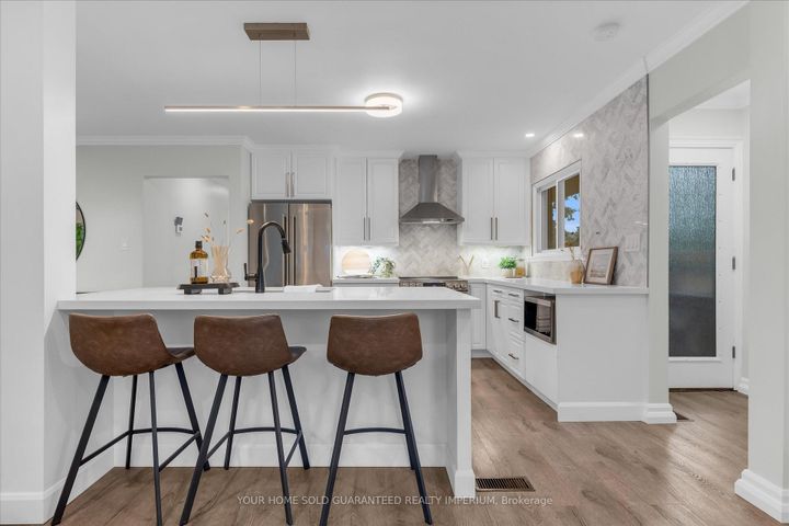 Photo 7 at 3 MULOCK Avenue, Sunninghill, Hamilton