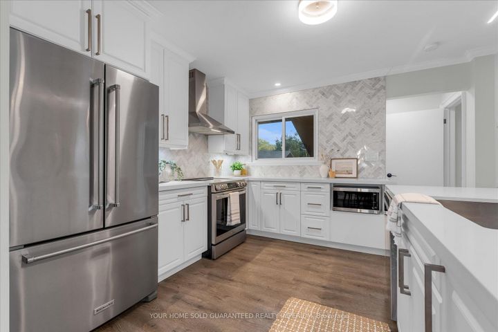 Photo 9 at 3 MULOCK Avenue, Sunninghill, Hamilton