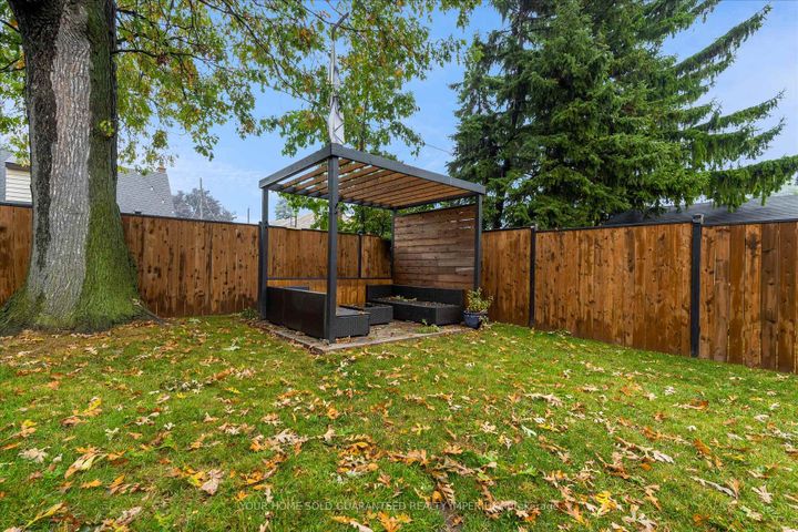 Photo 33 at 3 MULOCK Avenue, Sunninghill, Hamilton