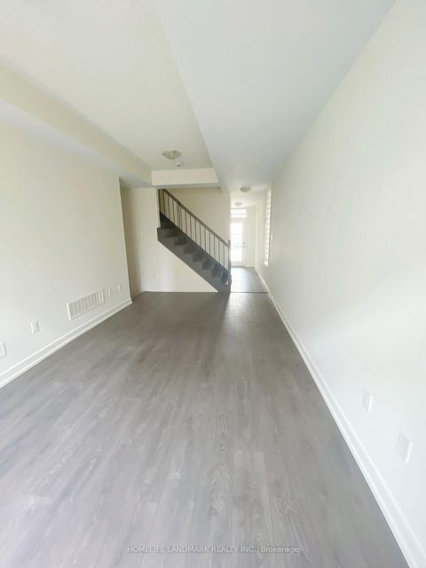 Photo 3 at 172 Squire Crescent, GO Glenorchy, Oakville