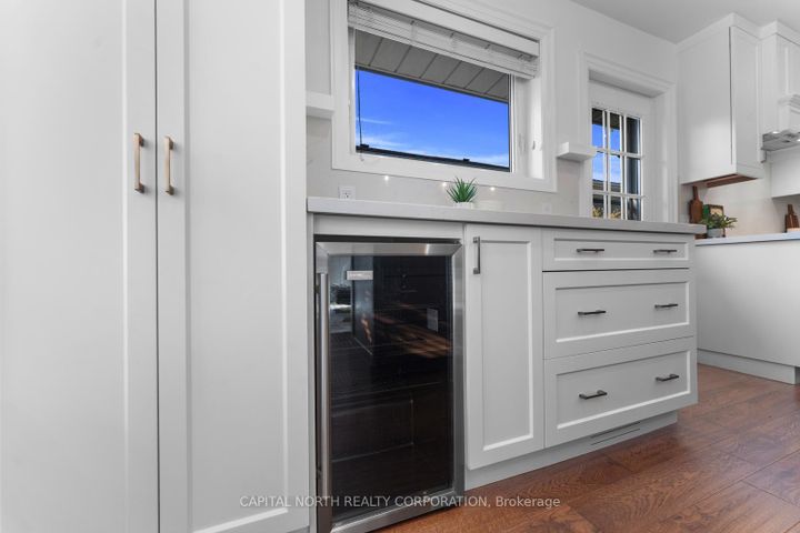 Photo 11 at 19 Vanderbrent Crescent, Richview, Toronto