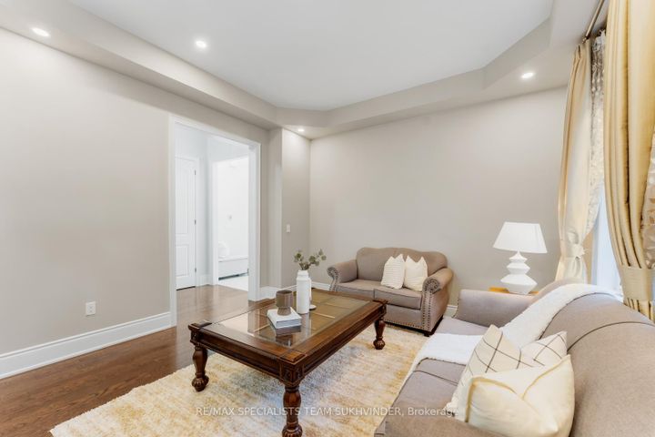 Photo 9 at 4 Rockton Court, Toronto Gore Rural Estate, Brampton