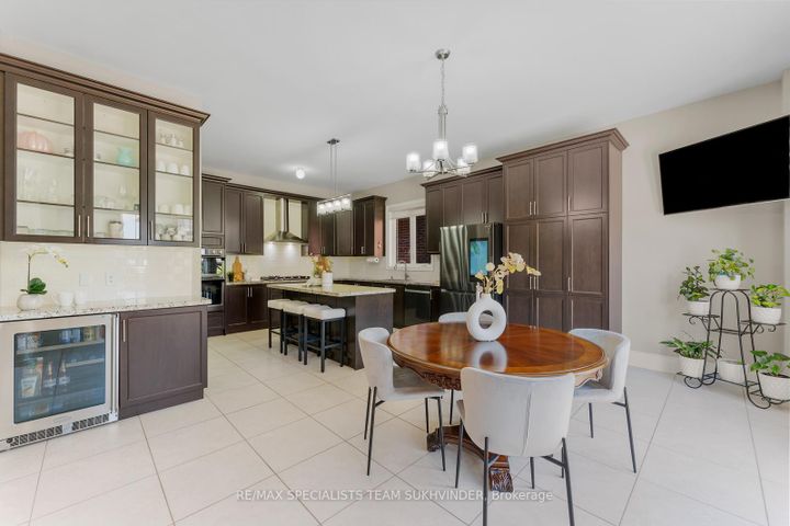 Photo 12 at 4 Rockton Court, Toronto Gore Rural Estate, Brampton