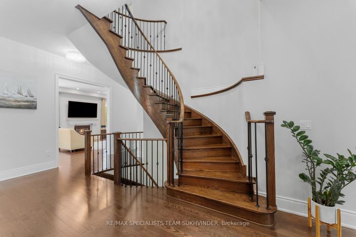 Photo 16 at 4 Rockton Court, Toronto Gore Rural Estate, Brampton