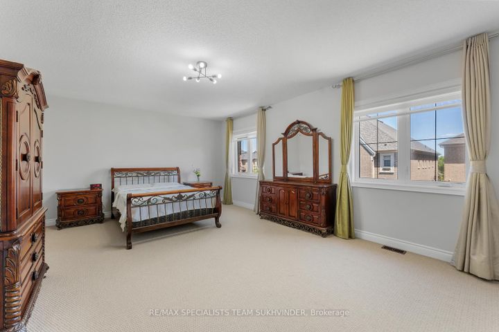 Photo 18 at 4 Rockton Court, Toronto Gore Rural Estate, Brampton
