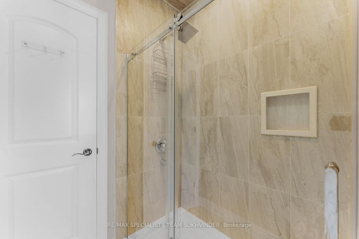 Photo 25 at 4 Rockton Court, Toronto Gore Rural Estate, Brampton