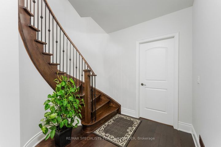 Photo 31 at 4 Rockton Court, Toronto Gore Rural Estate, Brampton