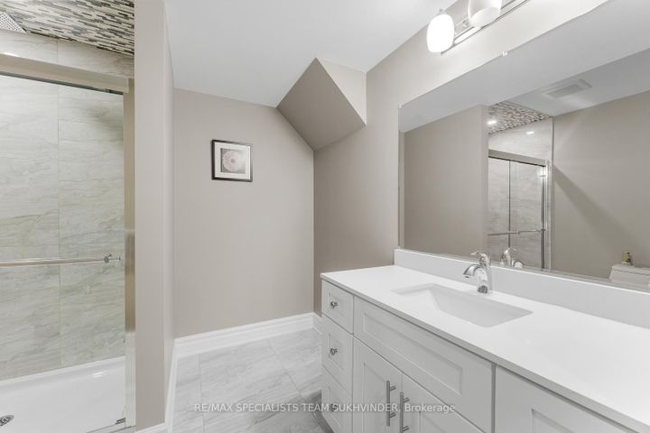 Photo 39 at 4 Rockton Court, Toronto Gore Rural Estate, Brampton