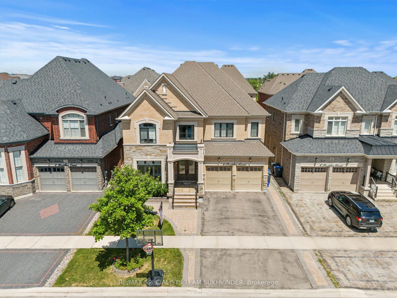 4 Rockton Court, Toronto Gore Rural Estate, Brampton 2