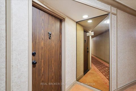 Photo 2 at A17 - 296 Mill Road, Markland Wood, Toronto