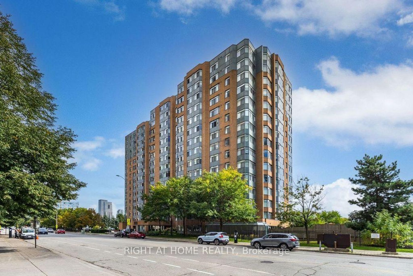706 - 300 Webb Drive, City Centre, Mississauga 