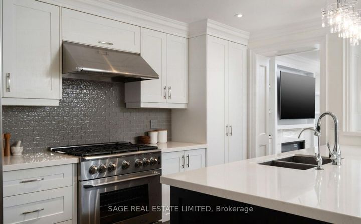 Photo 7 at 3 Fairfield Road, Mount Pleasant East, Toronto