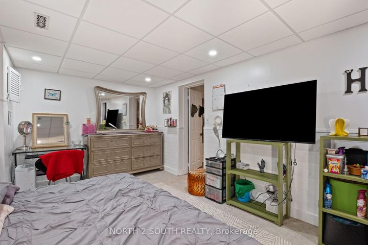 Photo 31 at 18 Mitchell Avenue, Heart Lake West, Brampton