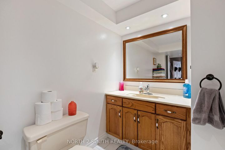 Photo 33 at 18 Mitchell Avenue, Heart Lake West, Brampton