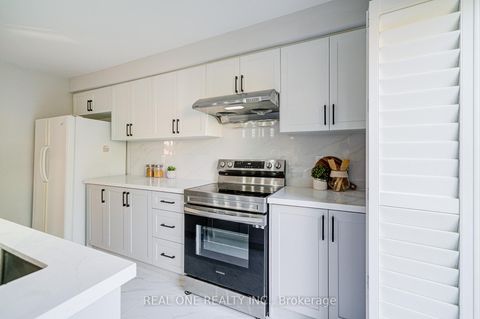 Photo 11 at 32 Frobisher Street, Langstaff, Richmond Hill Photo 11 at 32 Frobisher Street, Langstaff, Richmond Hill